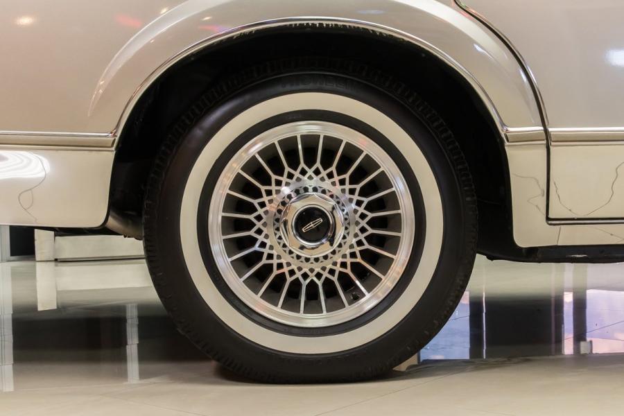 Колеса Lincoln Continental Mark VI Sedan 1980 года  (фото 48 из 111)